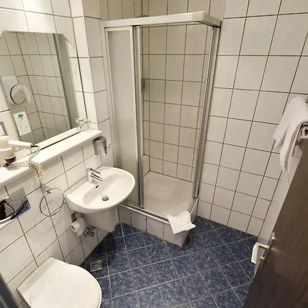 Schumacher Hotel 3*