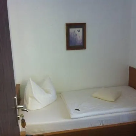 מלון Schumacher 3*